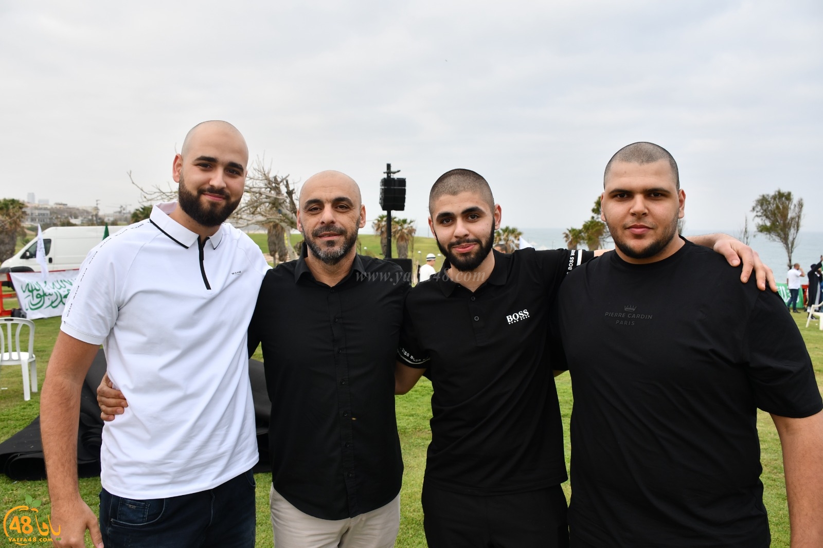  أهالي يافا يؤدون صلاة عيد الفطر في متنزه العجمي 